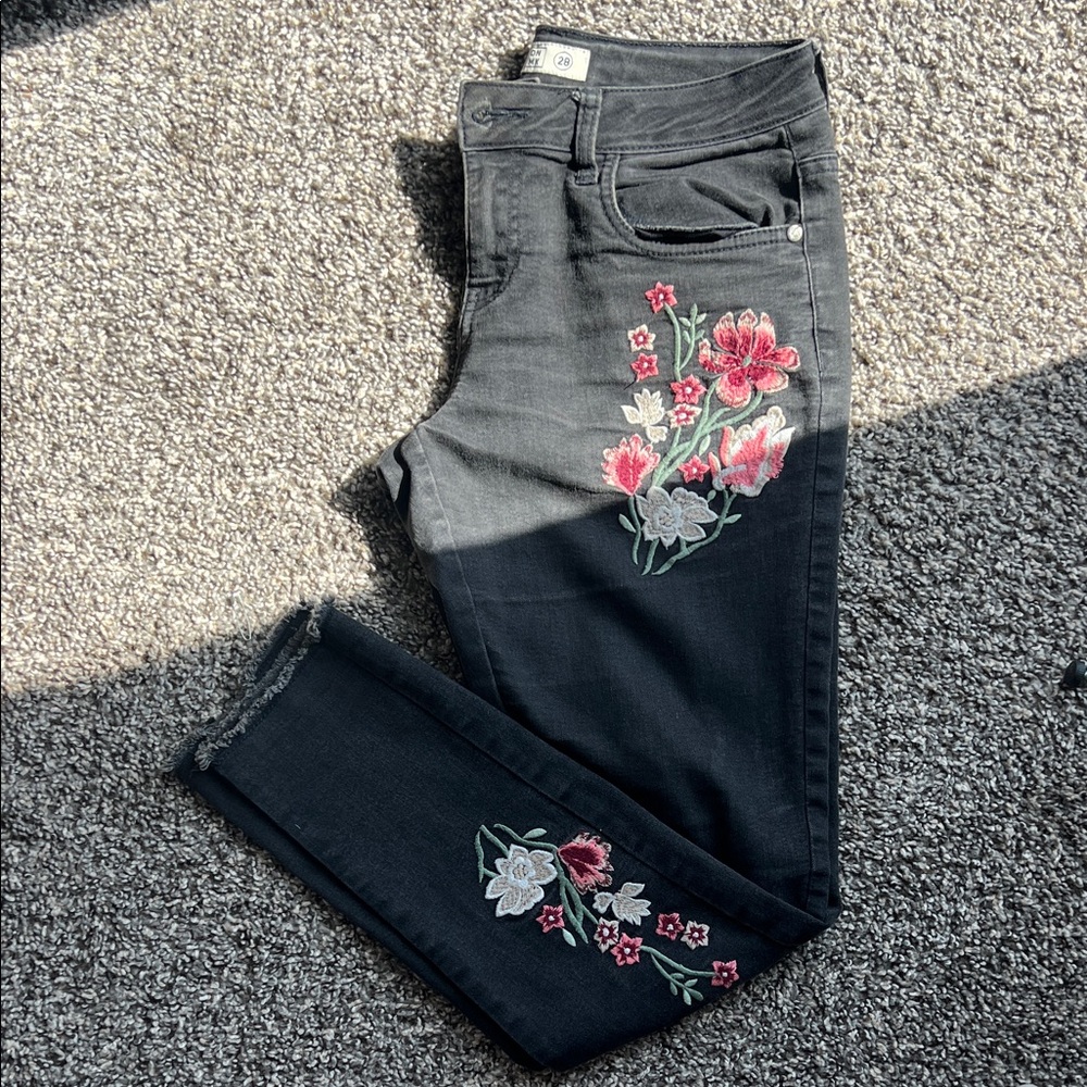 Black Embroidered Floral Women’s Jeans mid rise